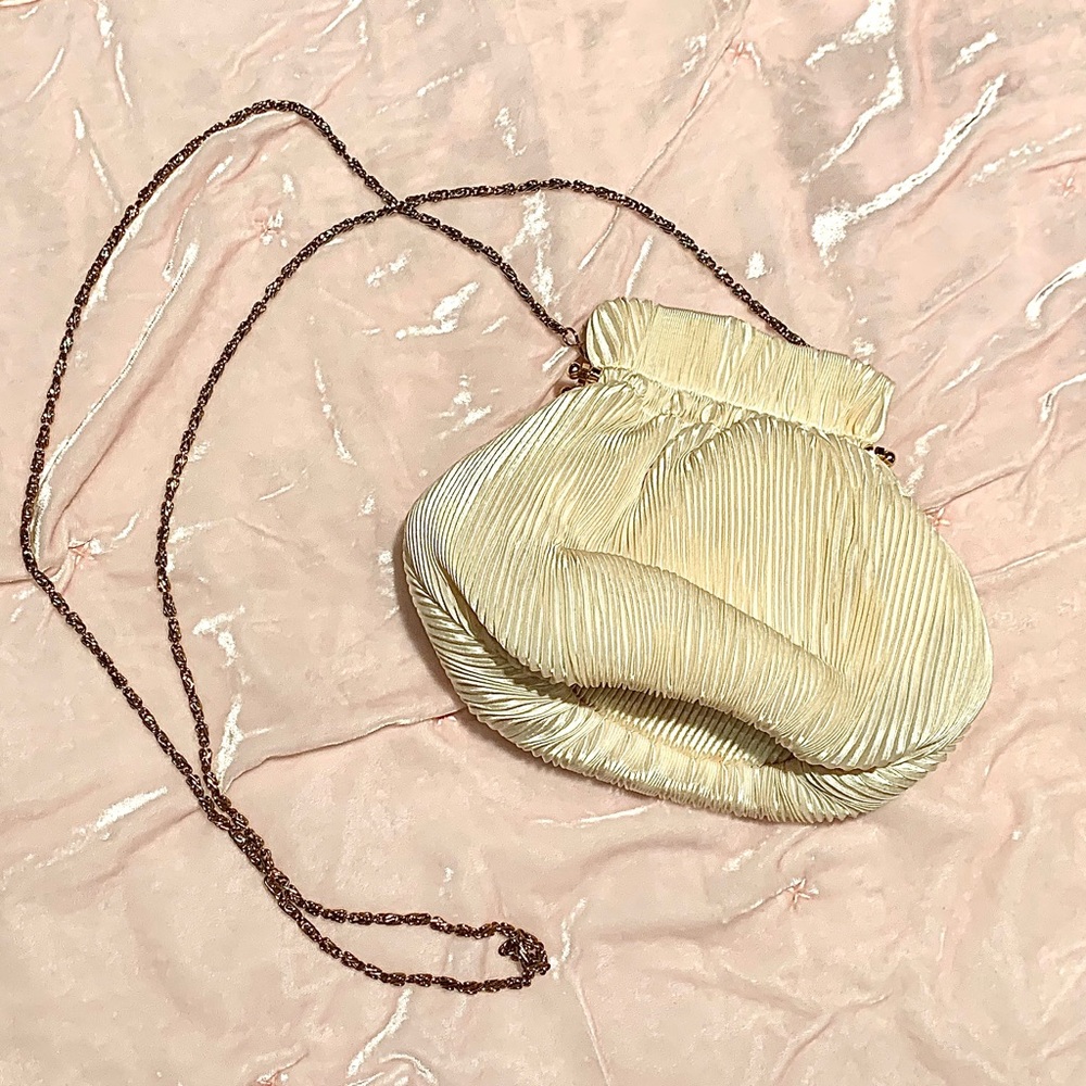 Vintage Clamshell Purse